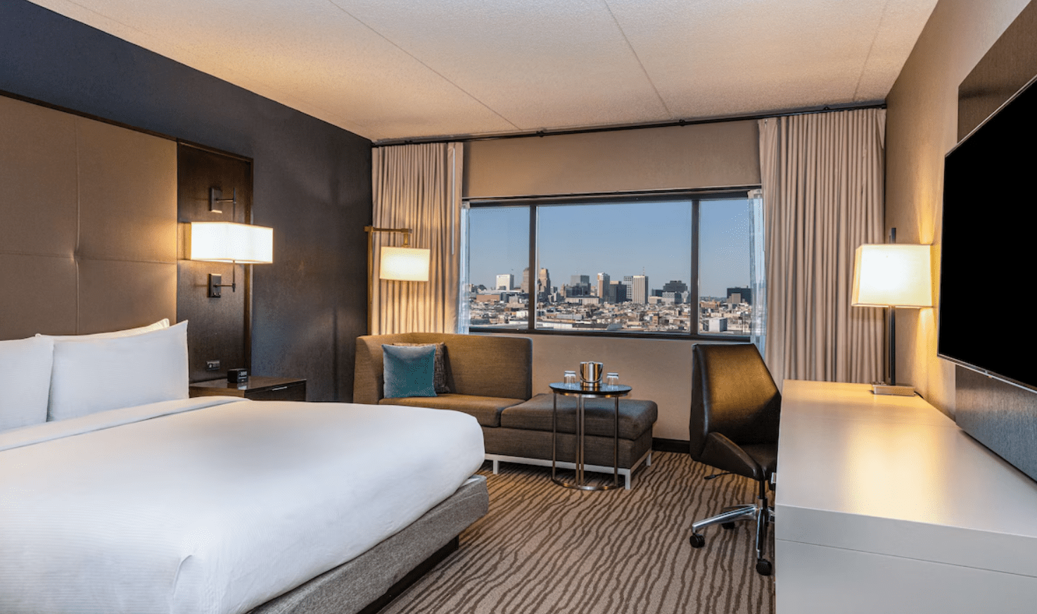 Holiday Inn Express Suites Jersey City Holland Tunnel Amenities 